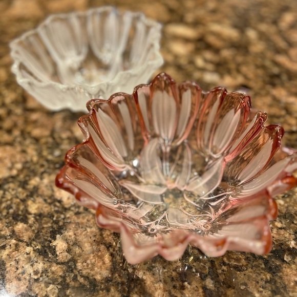 Glass Bowls - Tulip Design - Home Decor - Picture 3 of 6